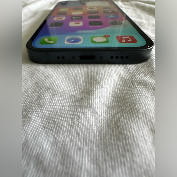 iPhone 13 Mini 128GB Midnight Unlocked - Picture 3 of 7